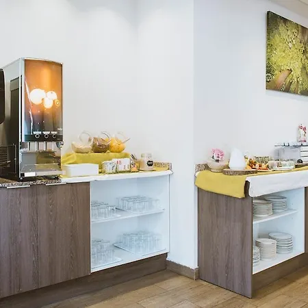 Embajador Hotel 2*